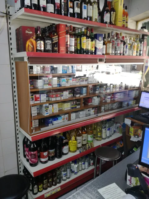 μεταχειρισμενα ραφια καταστηματων
