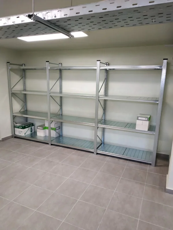 Μεταλλικά Ράφια και εξοπλισμός καταστημάτων UNIMETAL